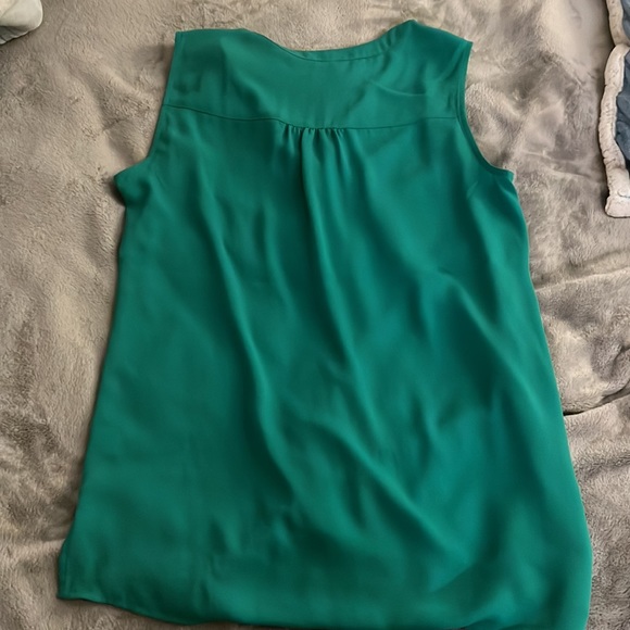 CHAUS New York Sleeveless Chiffon Top - Picture 2 of 2